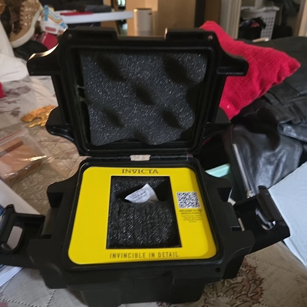 Invicta‎ Single Slot Watch Hard Shell Foam-Lined Impact Travel/Storage Case